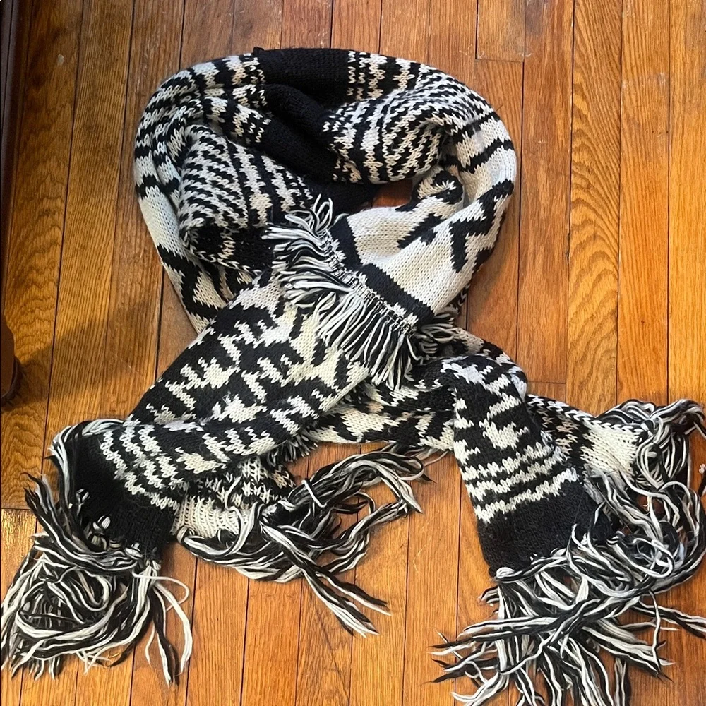 Free people chunky blanket white/black knitted scarf cozy boho oversized
